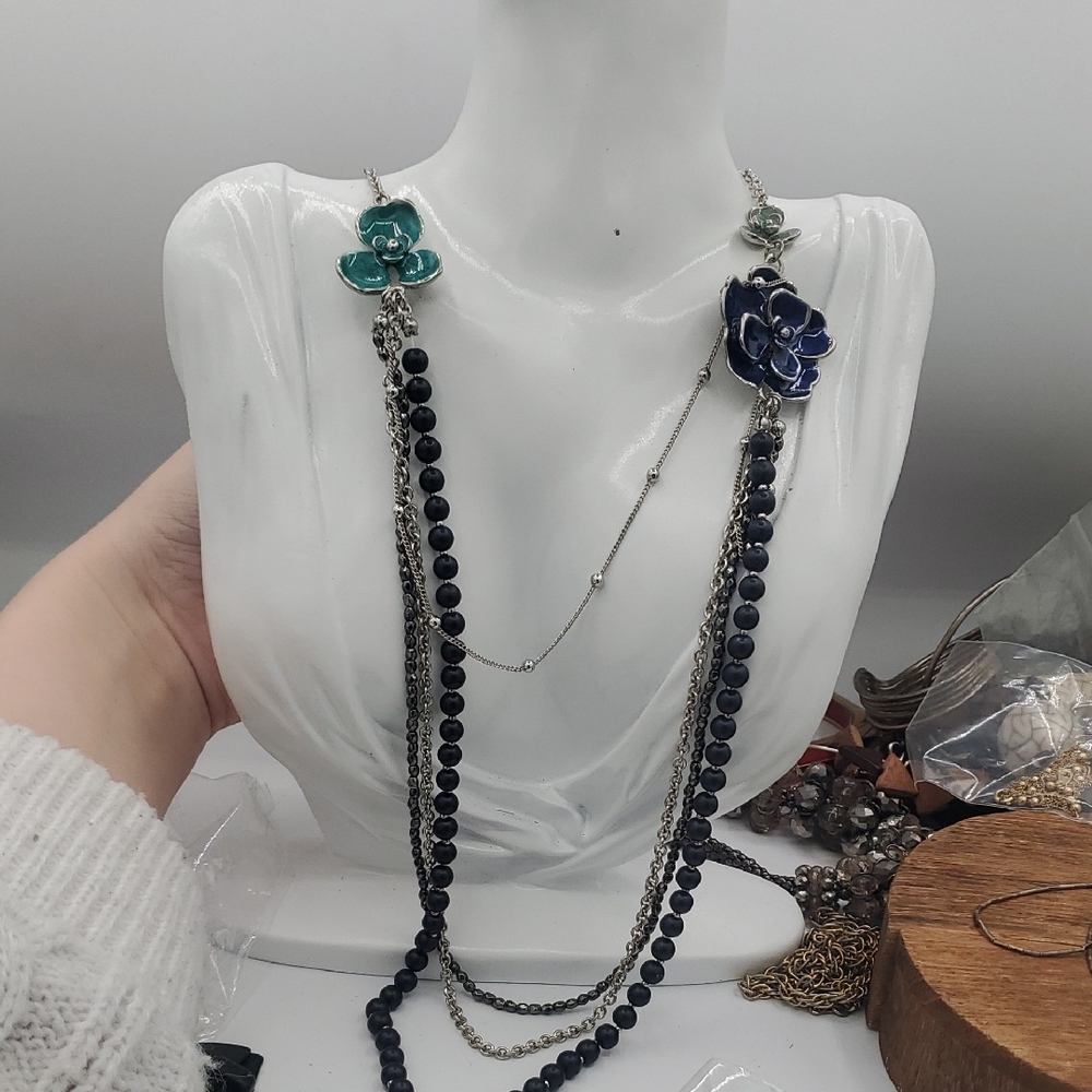 Elegant Floral Beaded Necklace 32 Inch N3807